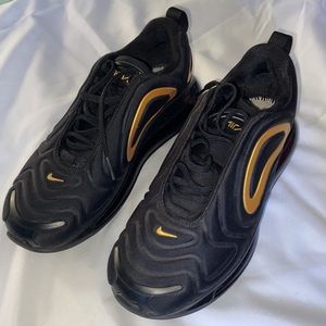 Nike Air Max 720 Metallic Gold Shoes… size says 5Y but they fit more like size 6